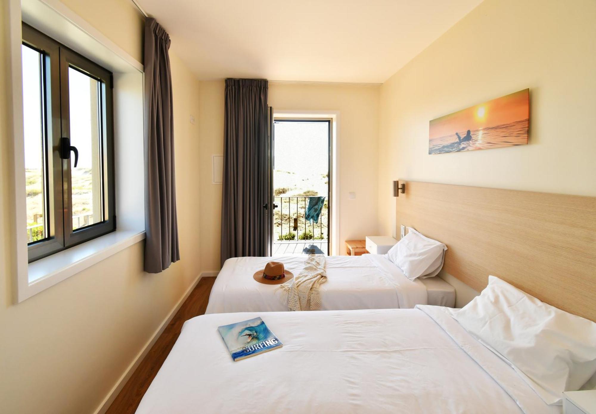 Surfivor Surf Camp Hotel Esmoriz Esterno foto